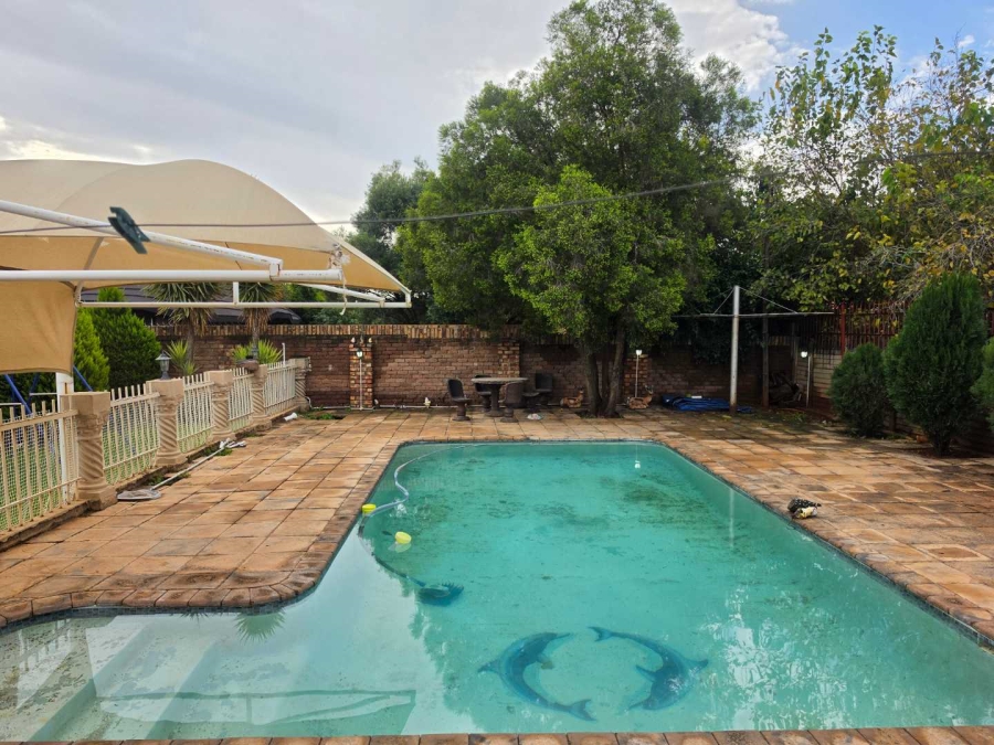 3 Bedroom Property for Sale in Rhodesdene Northern Cape
